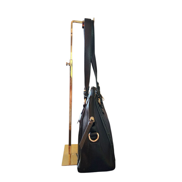 Jessica Simpson black faux leather shoulder bag with matching wallet. - Picture 5 of 9